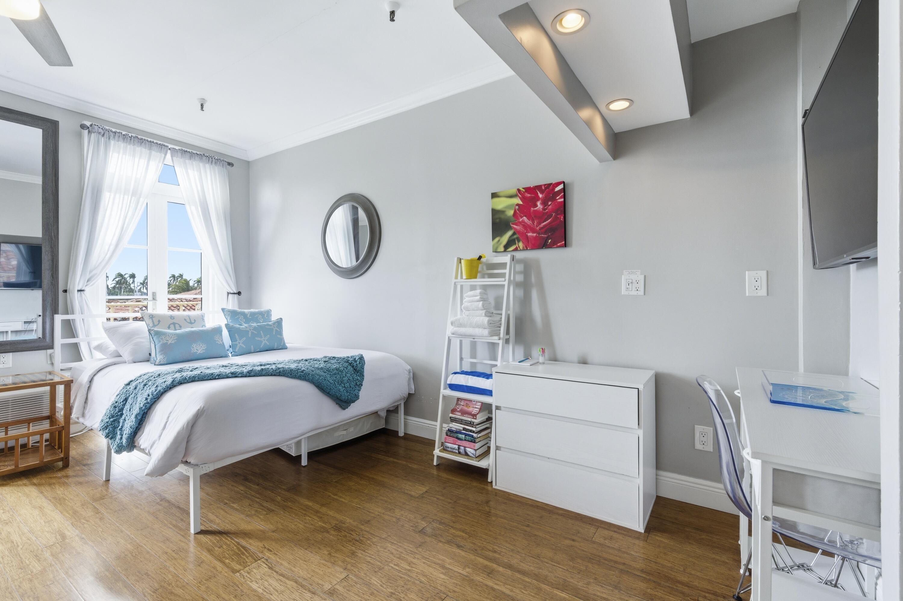PALM BEACH HOTEL CONDO - Residential