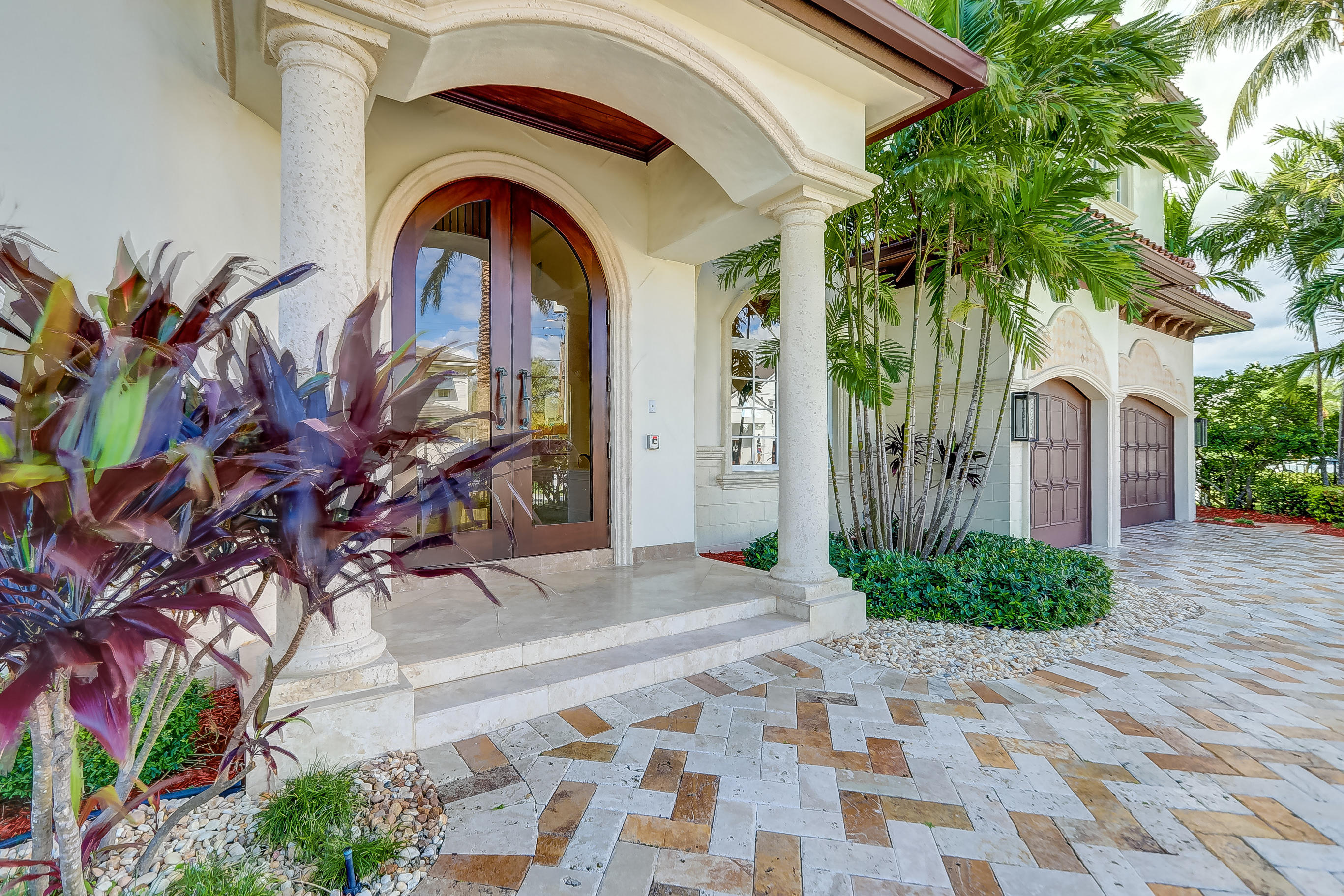 LIGHTHOUSE POINT - Residential