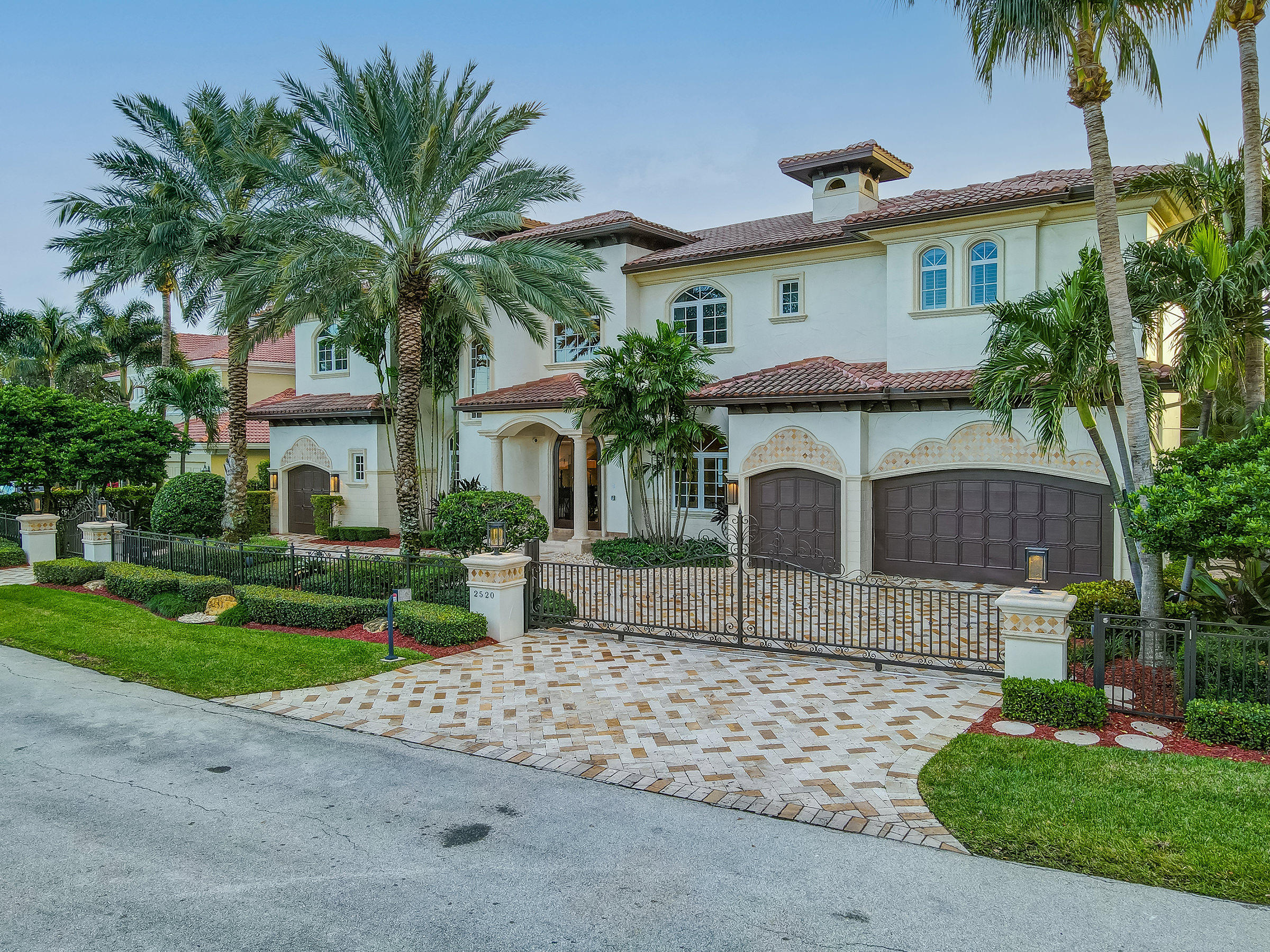 LIGHTHOUSE POINT - Residential