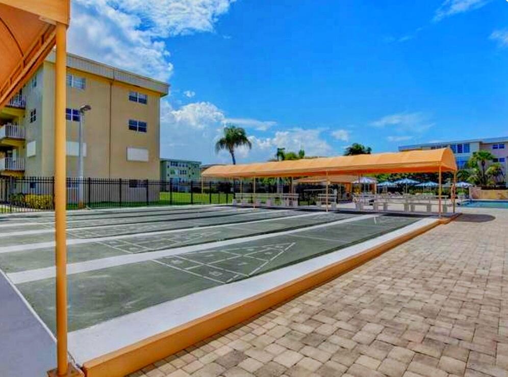 VILLAGE ROYALE GREENDALE CONDO - Residential