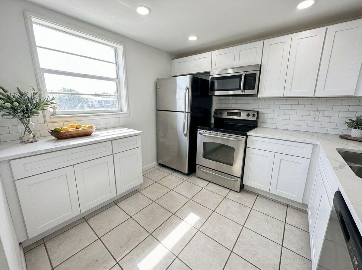 VILLAGE ROYALE GREENDALE CONDO - Residential