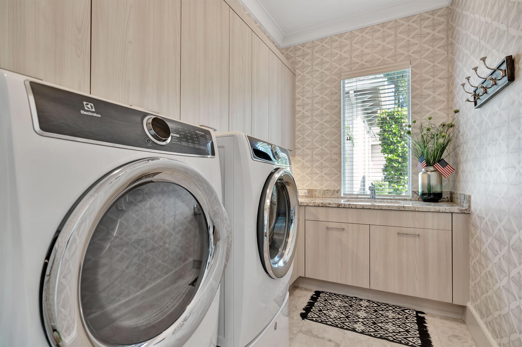 OLD PALM PL - Residential