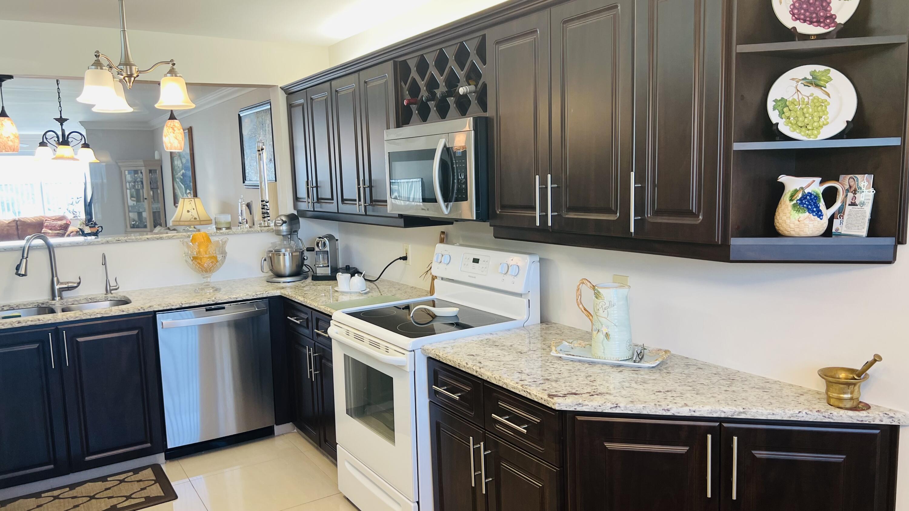 SUNRISE LAKES 190 CONDO - Residential