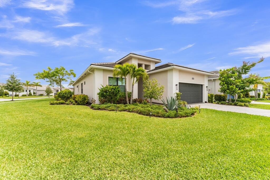 CRESSWIND PALM BEACH PHASE 3 - Residential