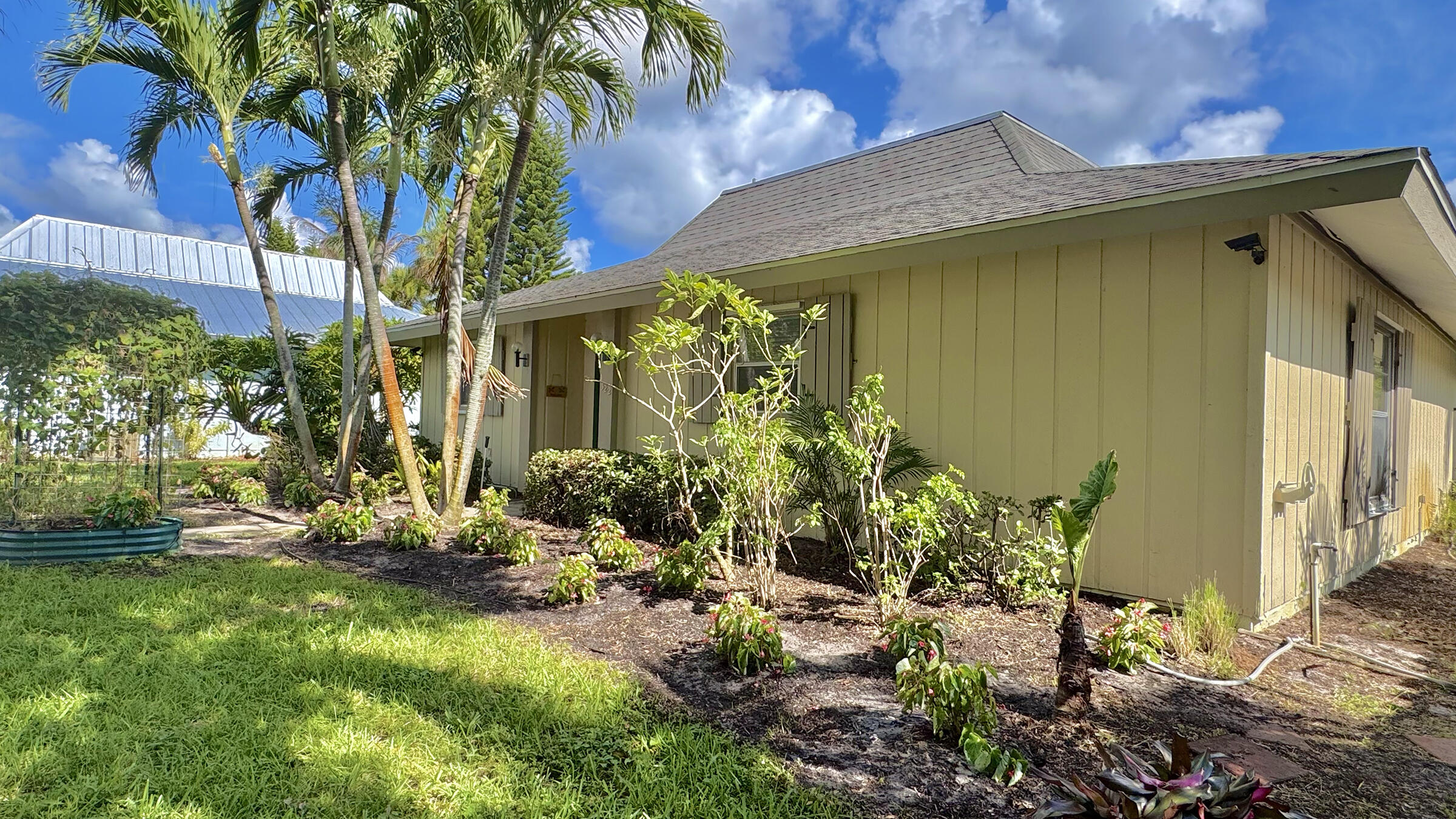 VILLAGE OAKS CONDO - Residential