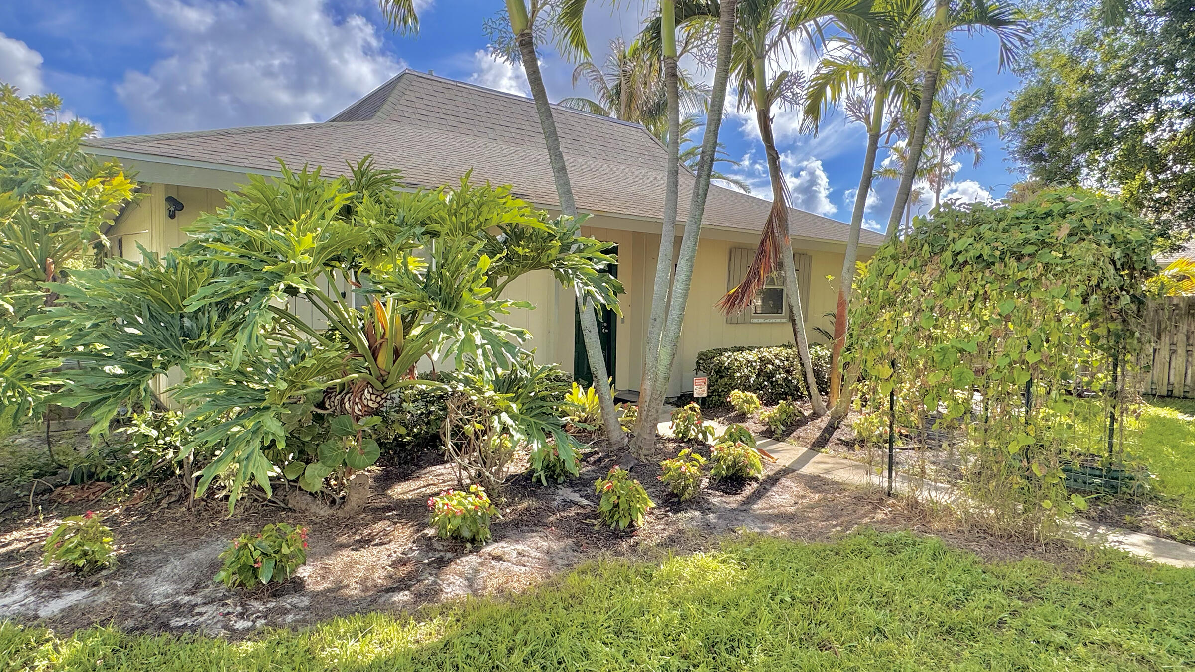 VILLAGE OAKS CONDO - Residential