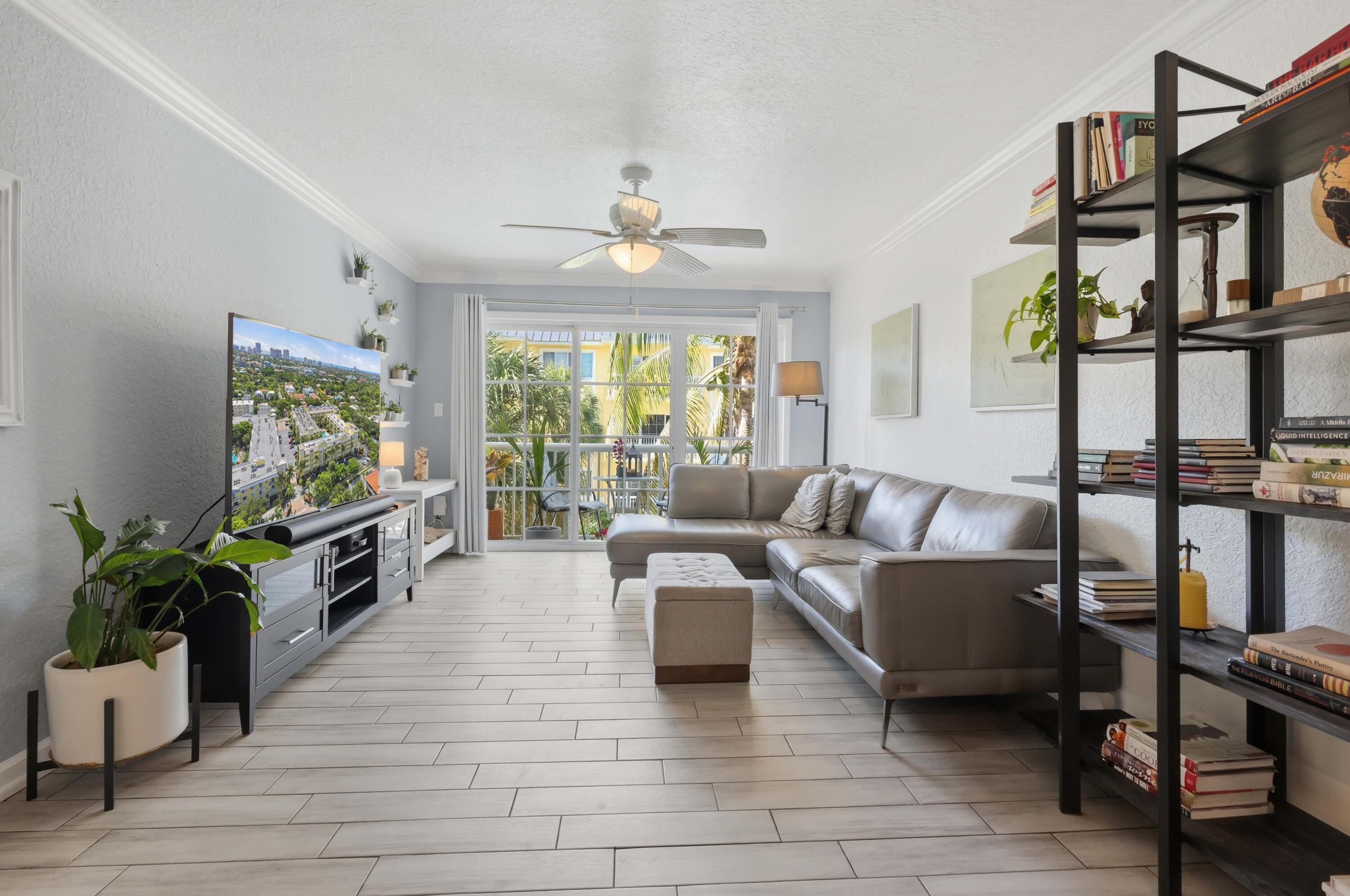 PINE CREST VILLAGE I AT VICTORIA PARK CONDO - Residential
