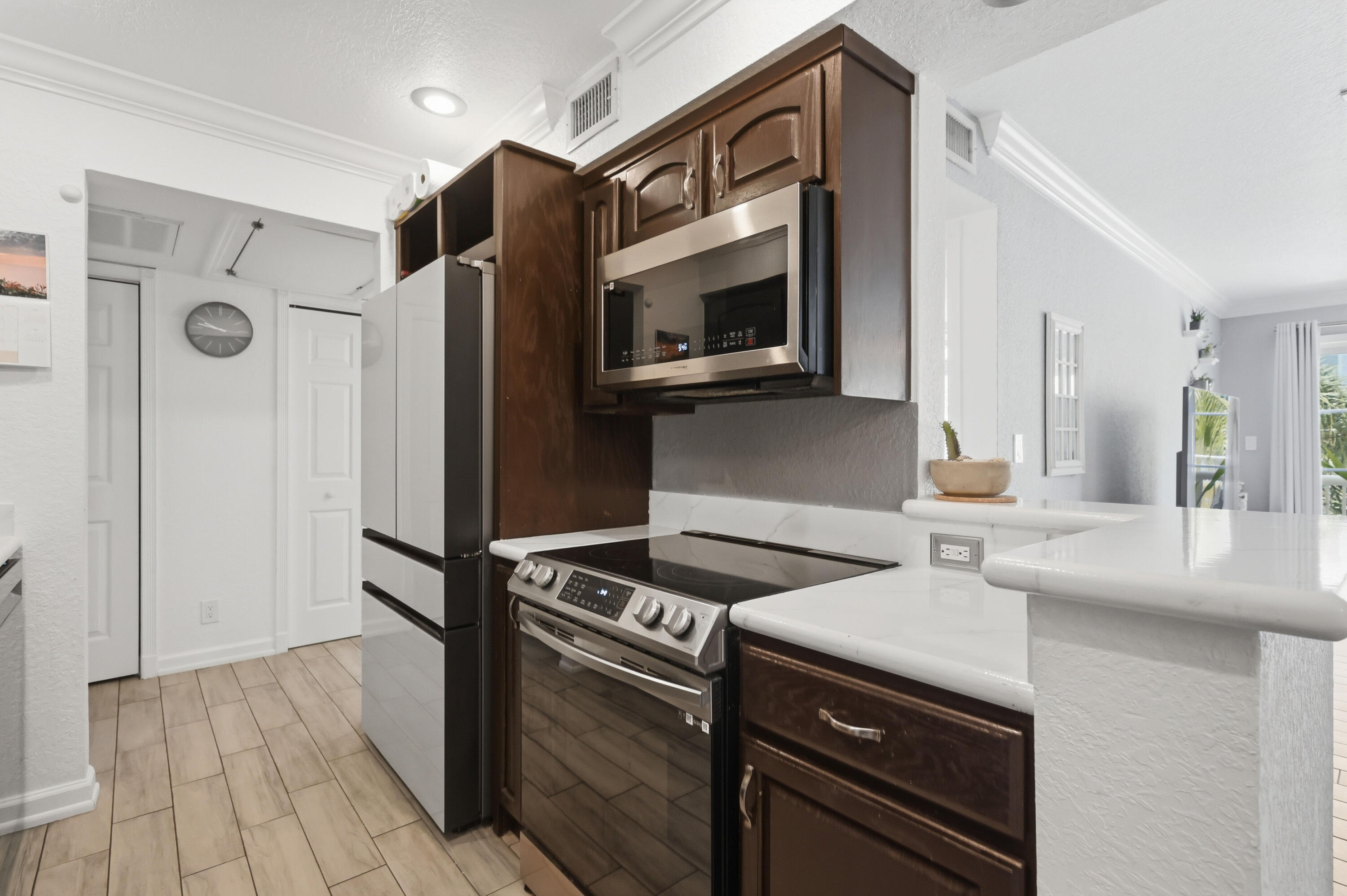 PINE CREST VILLAGE I AT VICTORIA PARK CONDO - Residential