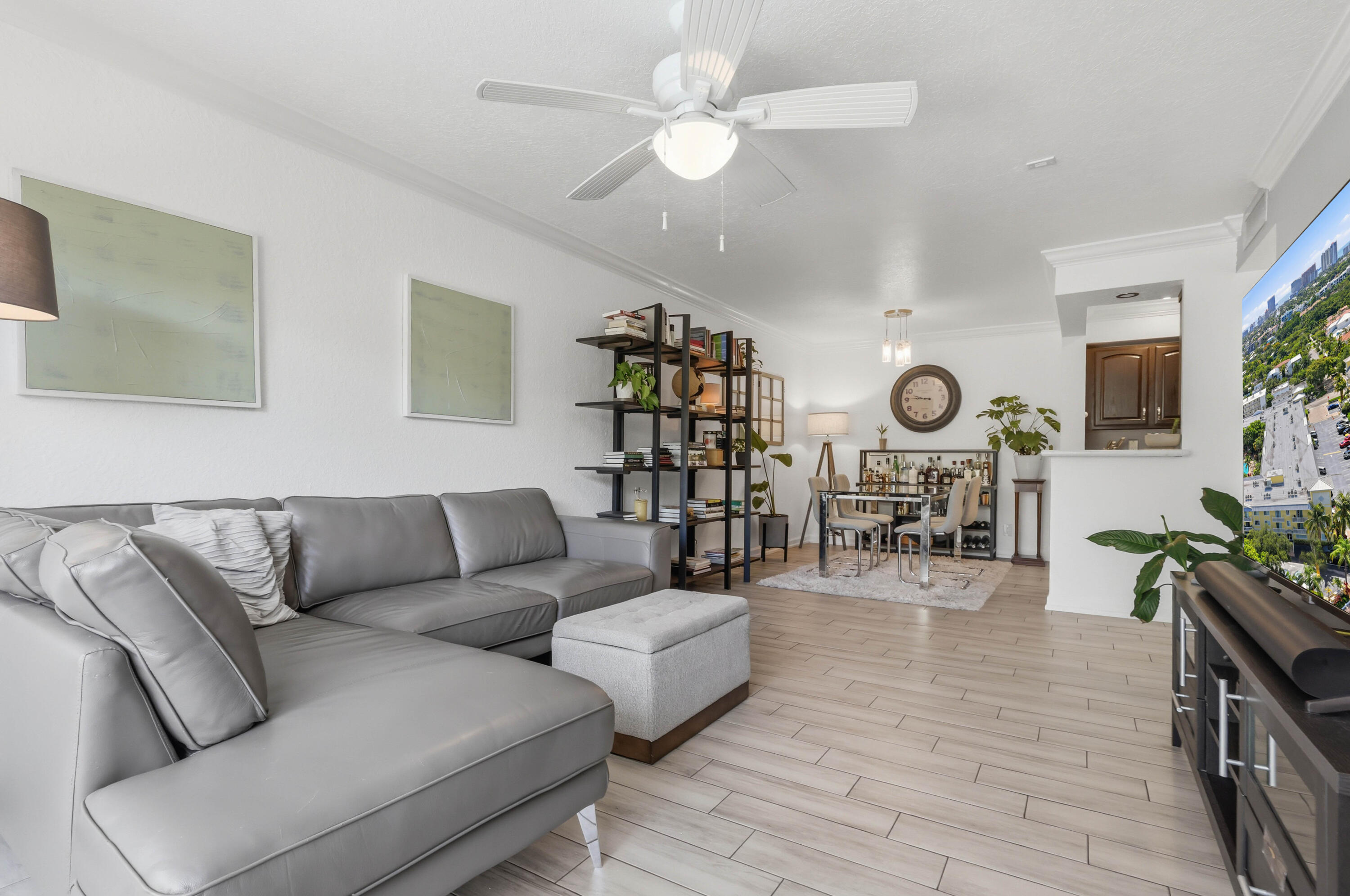 PINE CREST VILLAGE I AT VICTORIA PARK CONDO - Residential