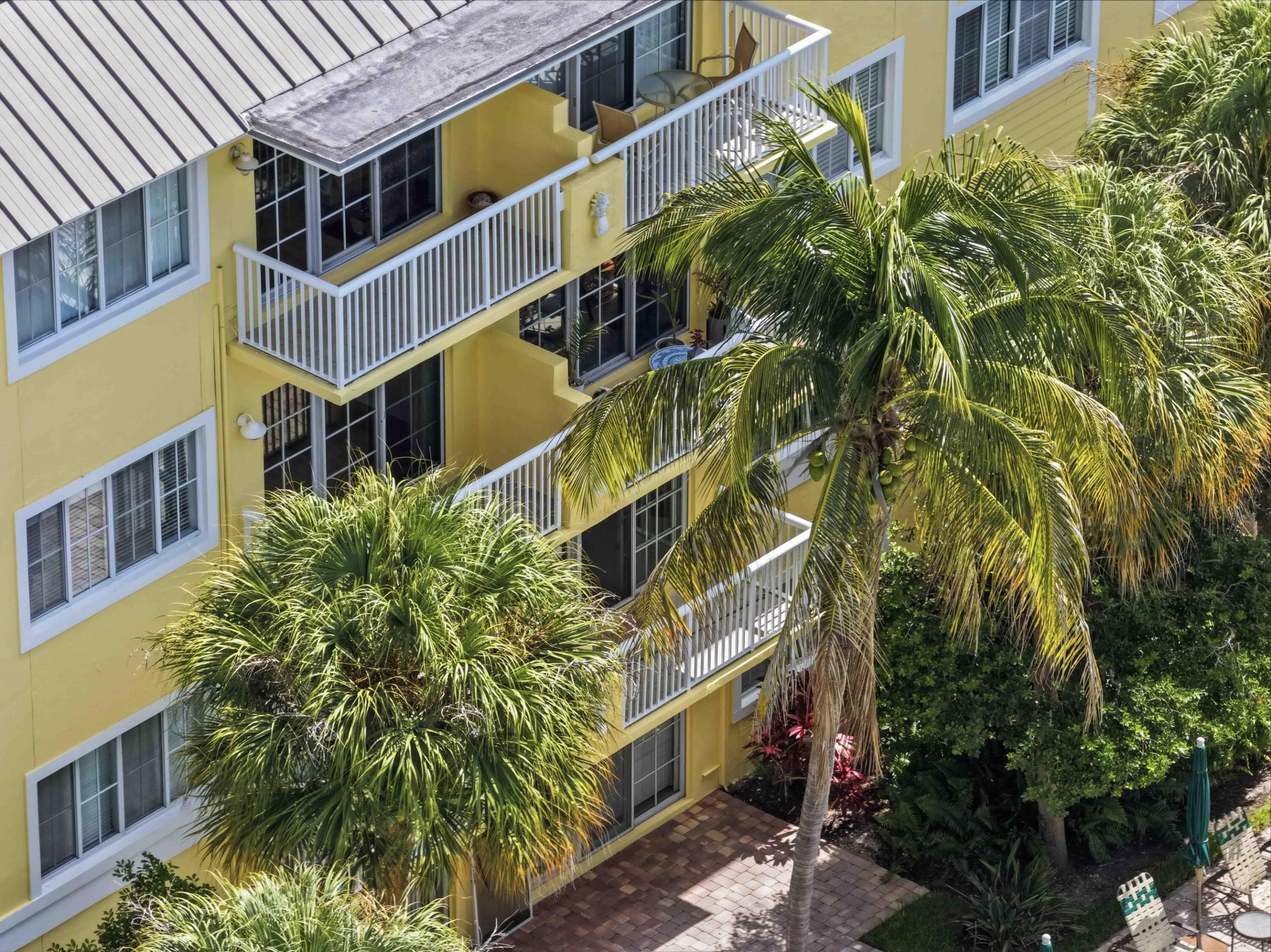 PINE CREST VILLAGE I AT VICTORIA PARK CONDO - Residential
