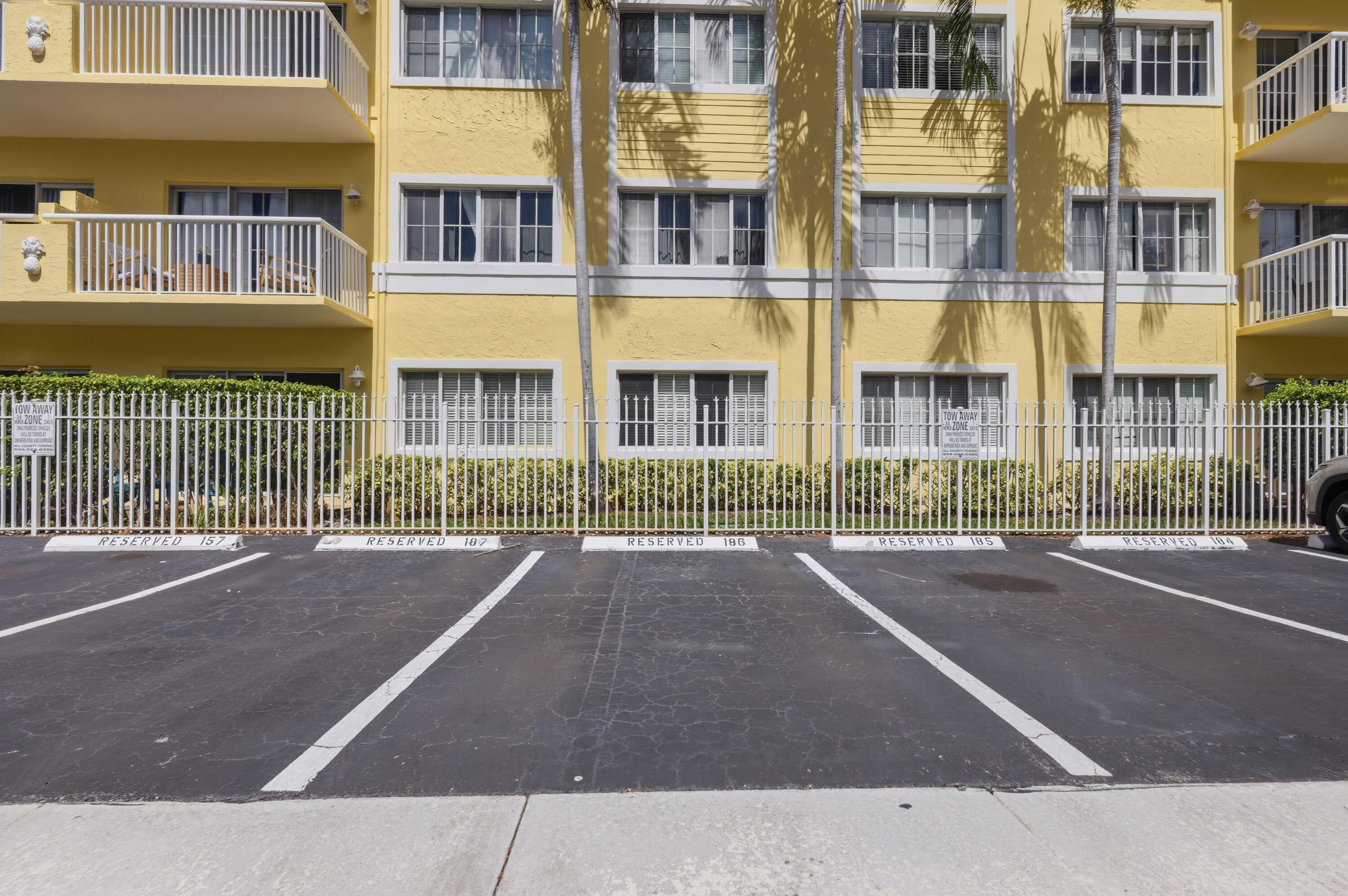 PINE CREST VILLAGE I AT VICTORIA PARK CONDO - Residential