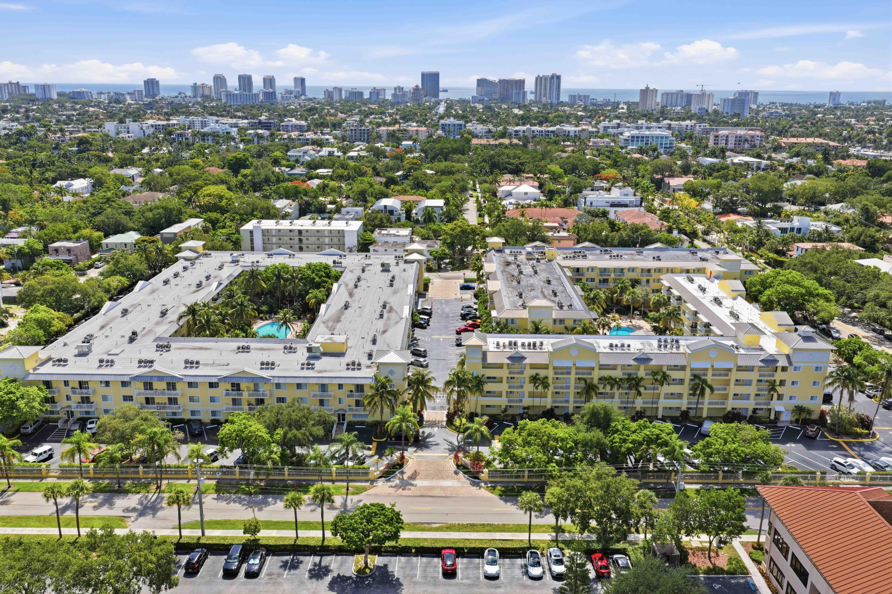 PINE CREST VILLAGE I AT VICTORIA PARK CONDO - Residential