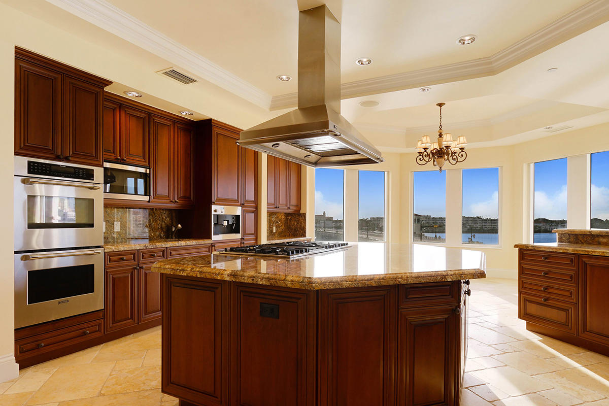 ONE WATERMARK PLACE OF THE PALM BEACHES - Residential