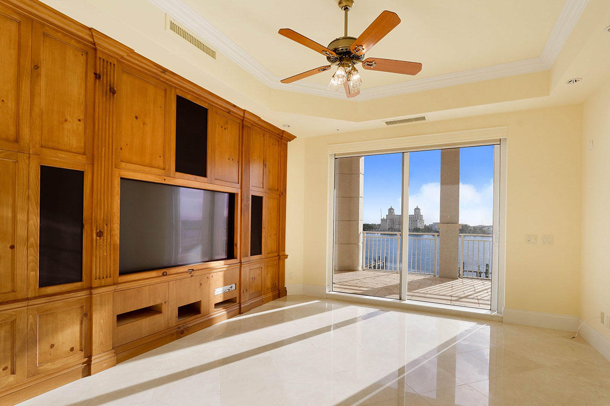 ONE WATERMARK PLACE OF THE PALM BEACHES - Residential