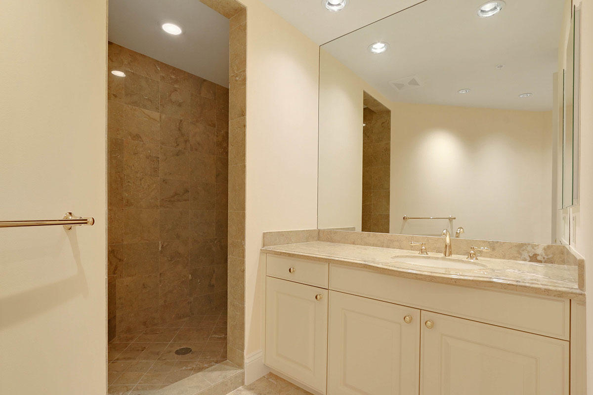 ONE WATERMARK PLACE OF THE PALM BEACHES - Residential