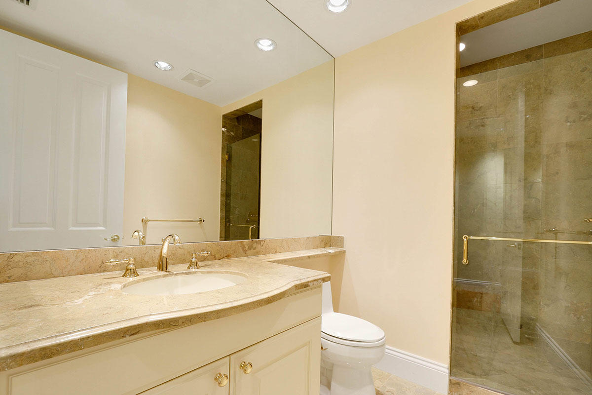 ONE WATERMARK PLACE OF THE PALM BEACHES - Residential