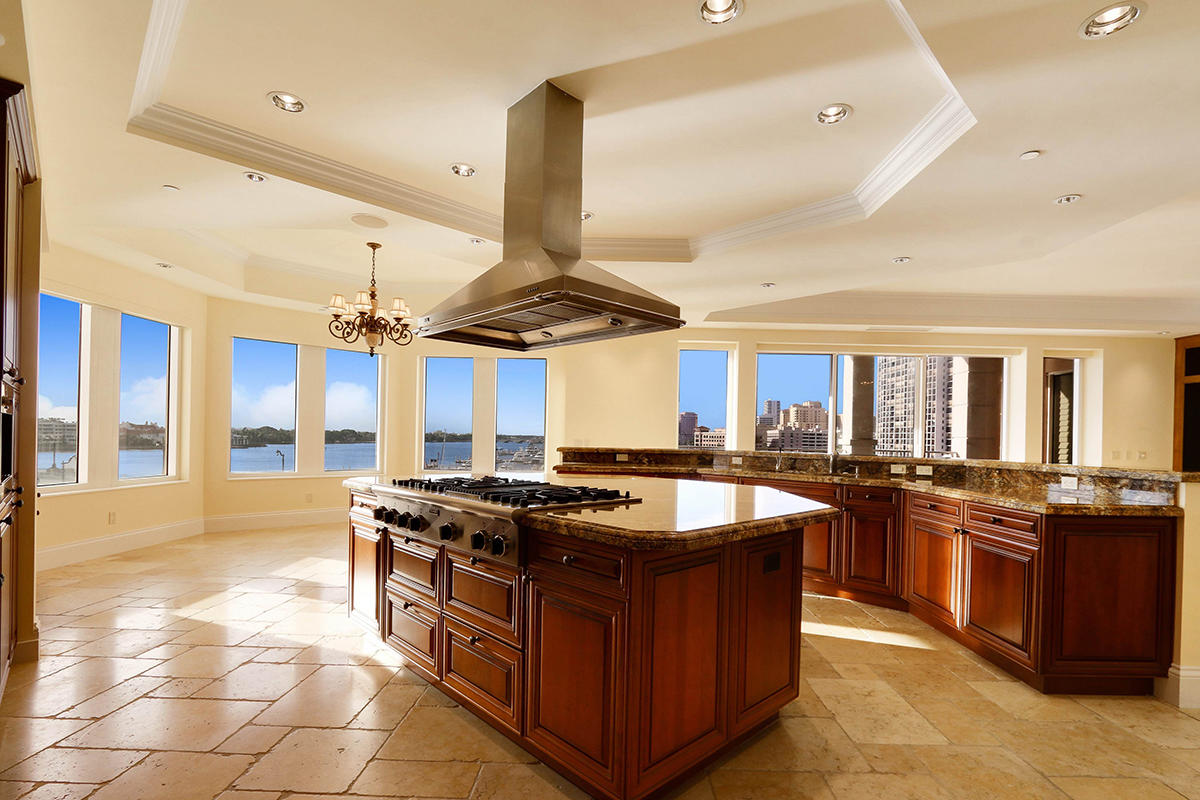 ONE WATERMARK PLACE OF THE PALM BEACHES - Residential