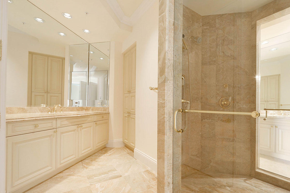 ONE WATERMARK PLACE OF THE PALM BEACHES - Residential