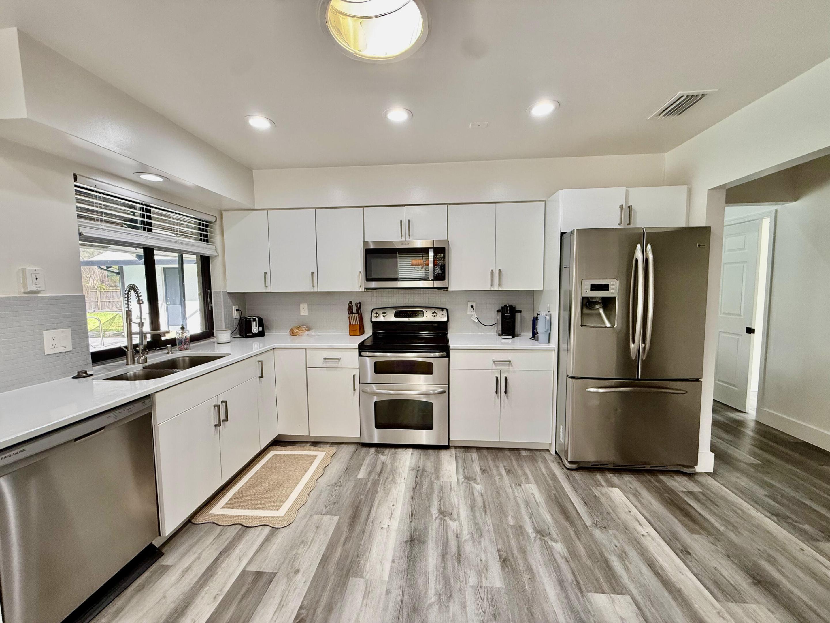 PINEWOOD MANOR OF WELLINGTON - Residential Lease