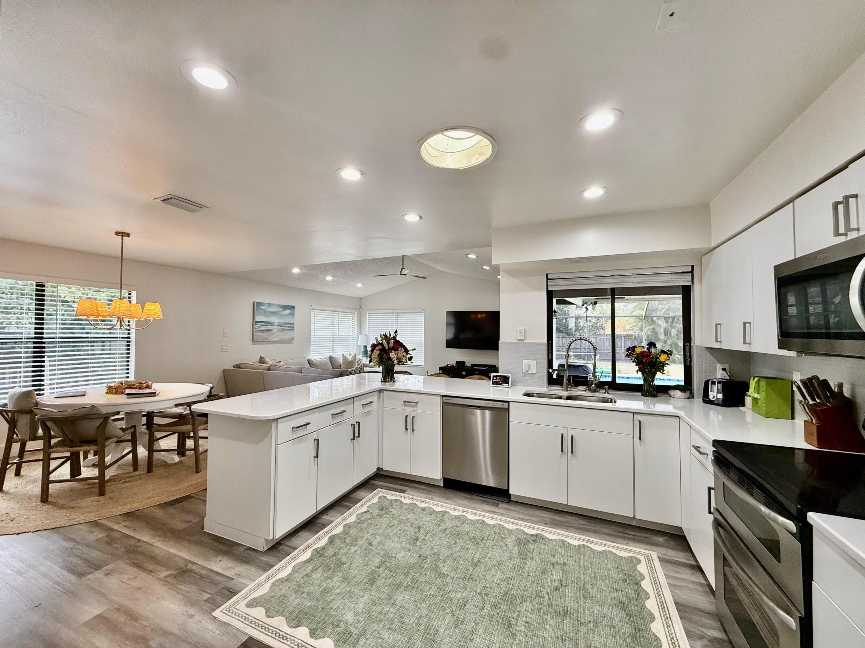 PINEWOOD MANOR OF WELLINGTON - Residential Lease