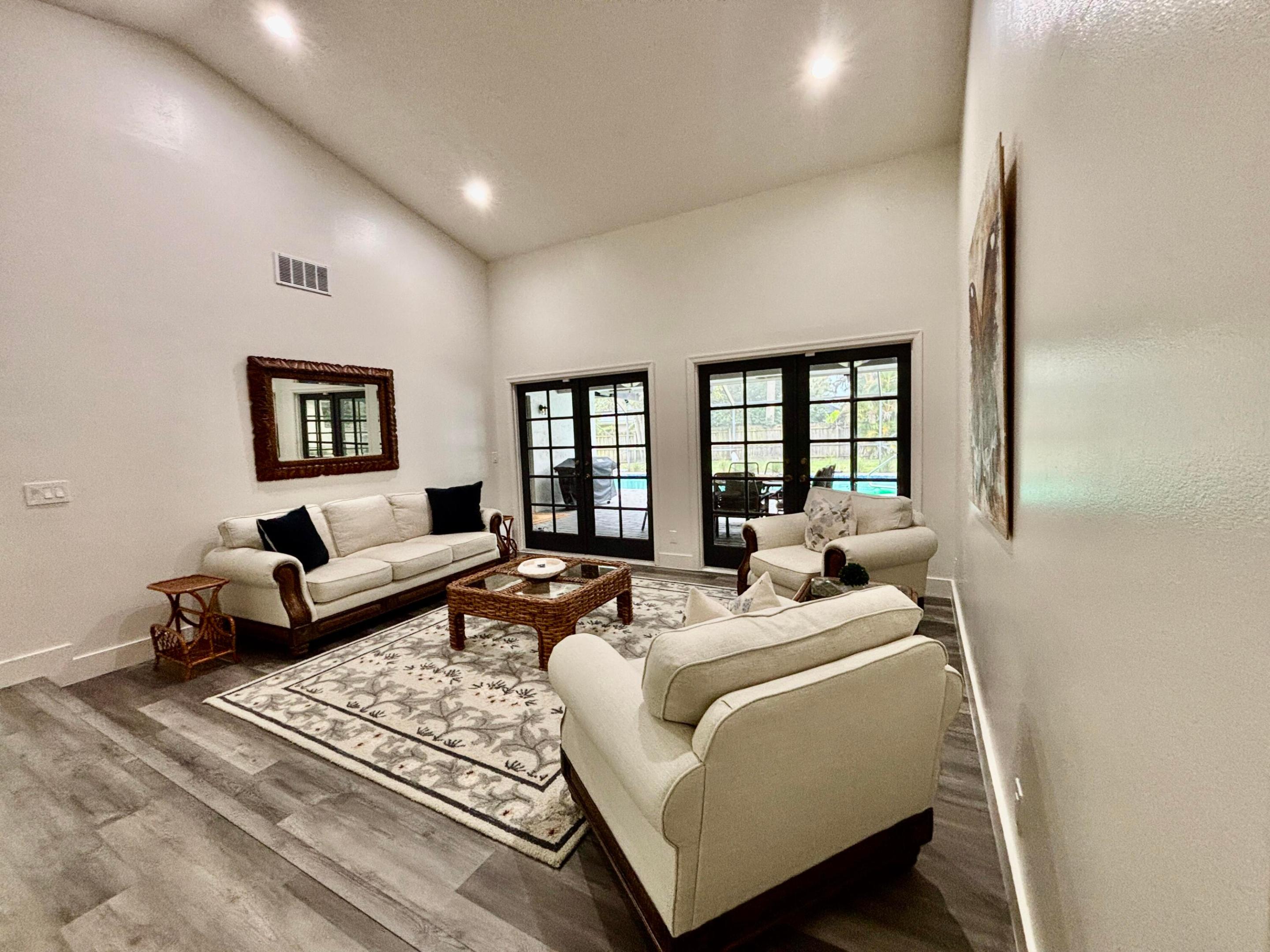 PINEWOOD MANOR OF WELLINGTON - Residential Lease