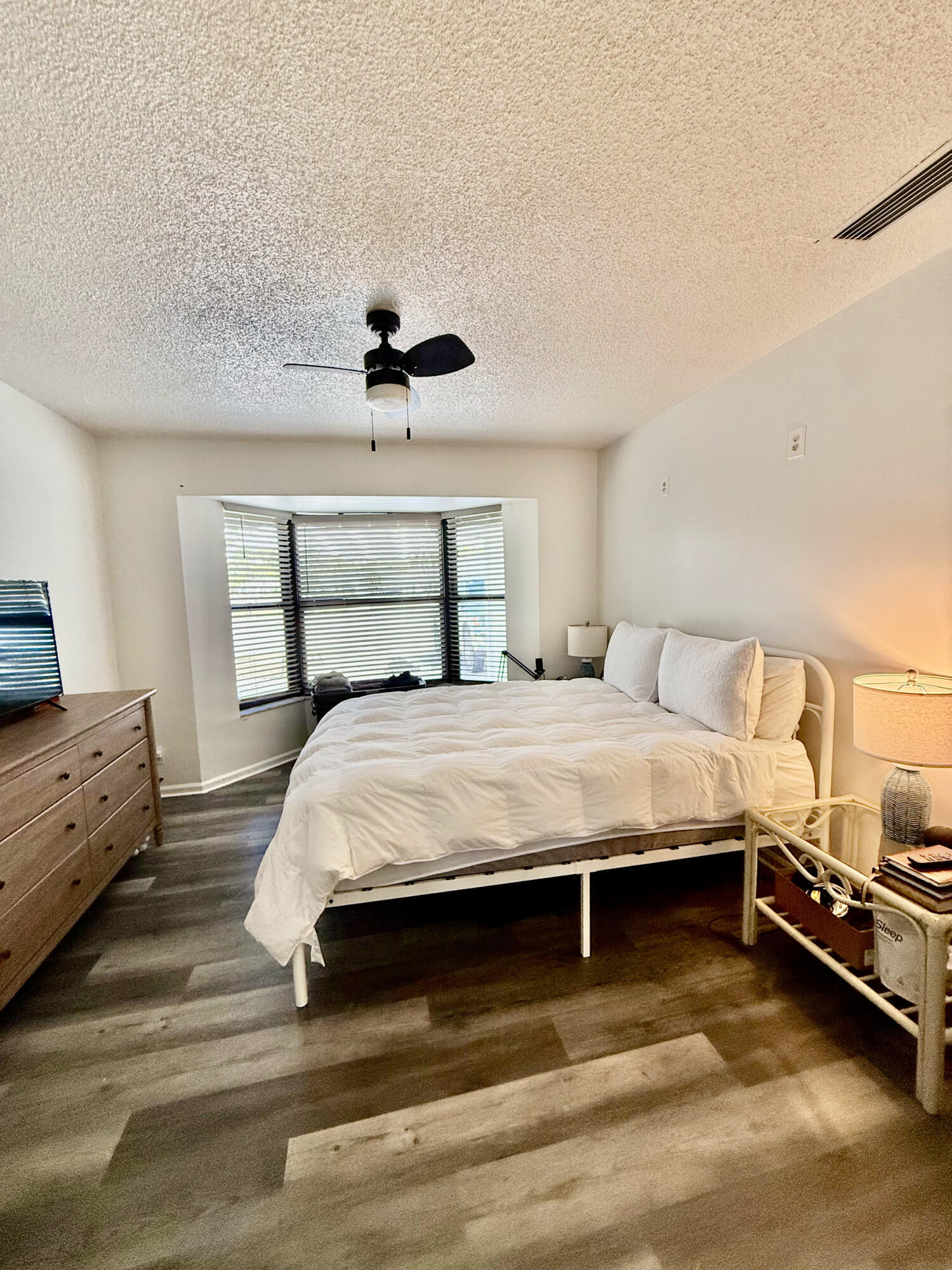 PINEWOOD MANOR OF WELLINGTON - Residential Lease