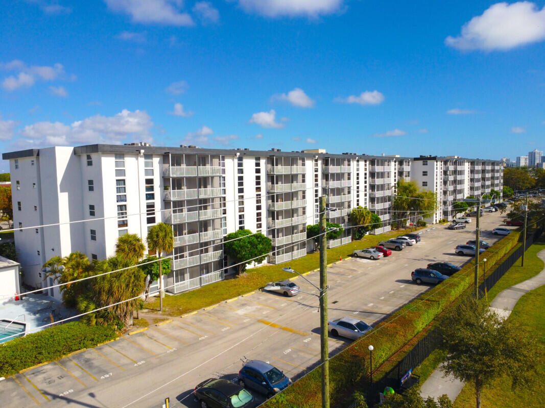 WOODSIDE APTS CONDO - Residential