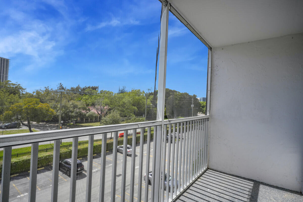 WOODSIDE APTS CONDO - Residential