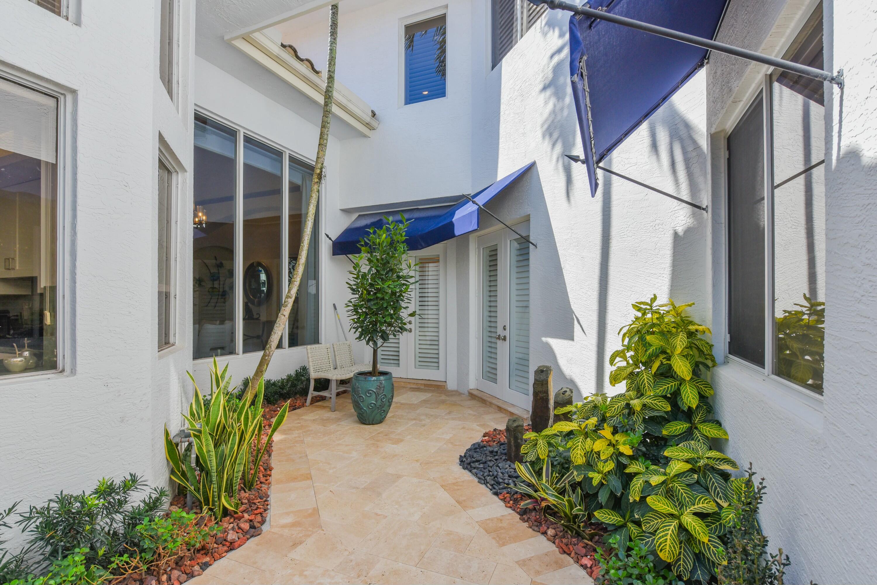 ROYAL PALM YACHT & COUNTRY CLUB - Residential