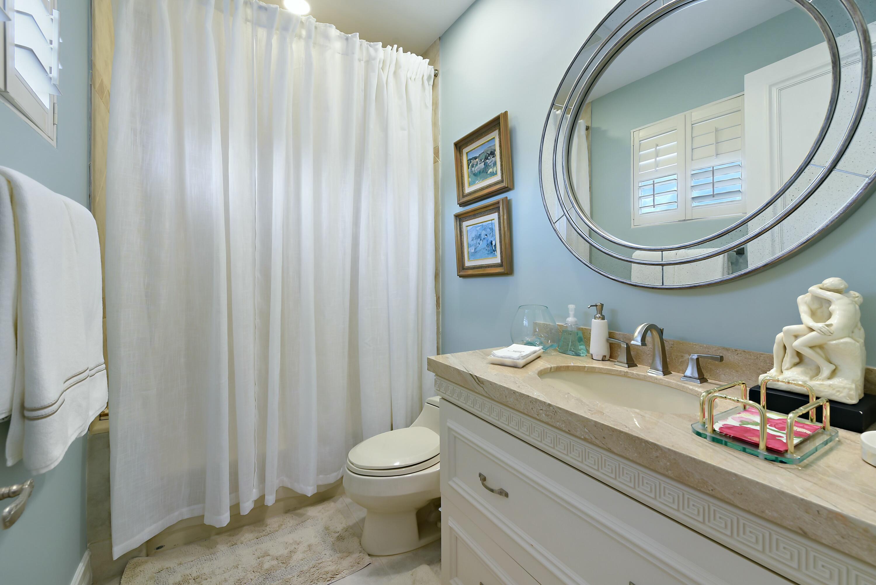 ROYAL PALM YACHT & COUNTRY CLUB - Residential
