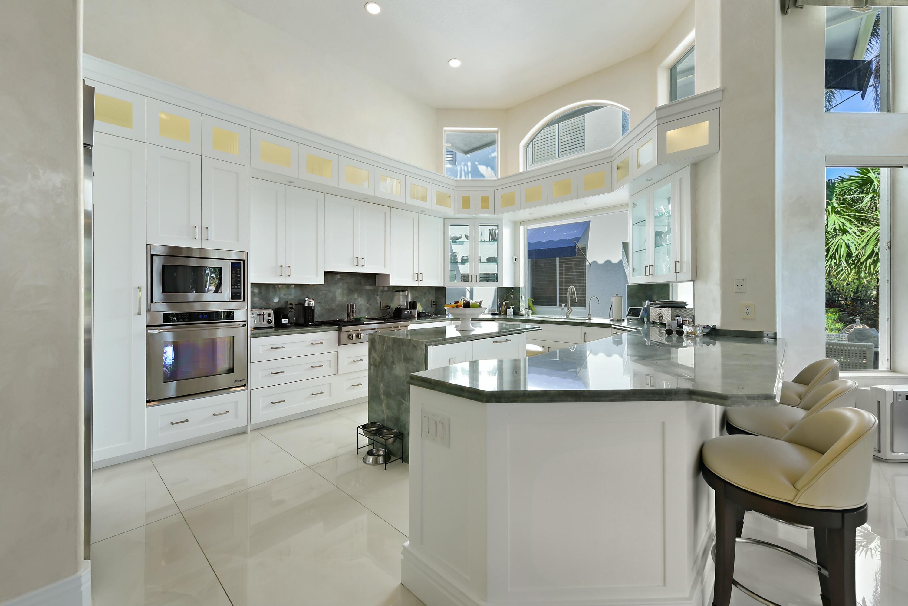 ROYAL PALM YACHT & COUNTRY CLUB - Residential