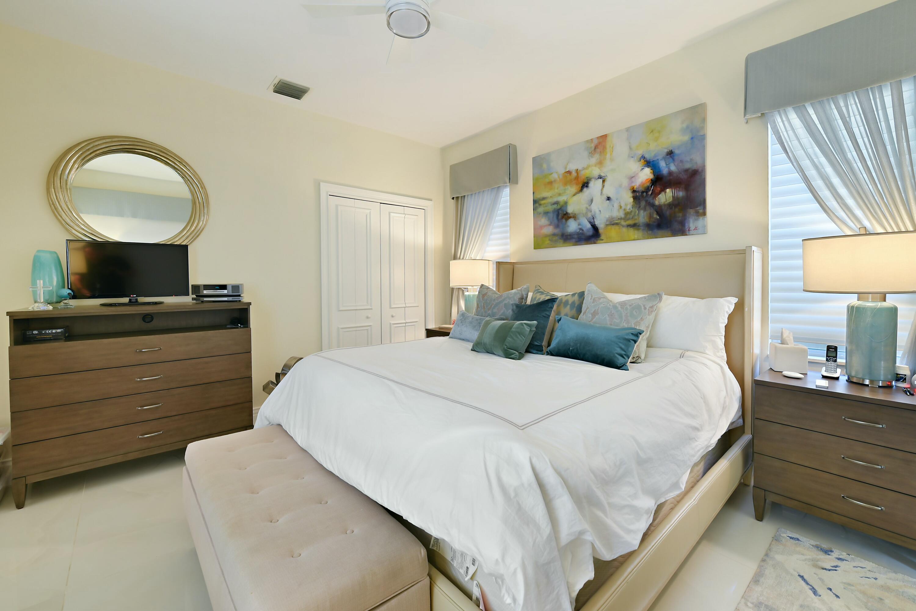 ROYAL PALM YACHT & COUNTRY CLUB - Residential
