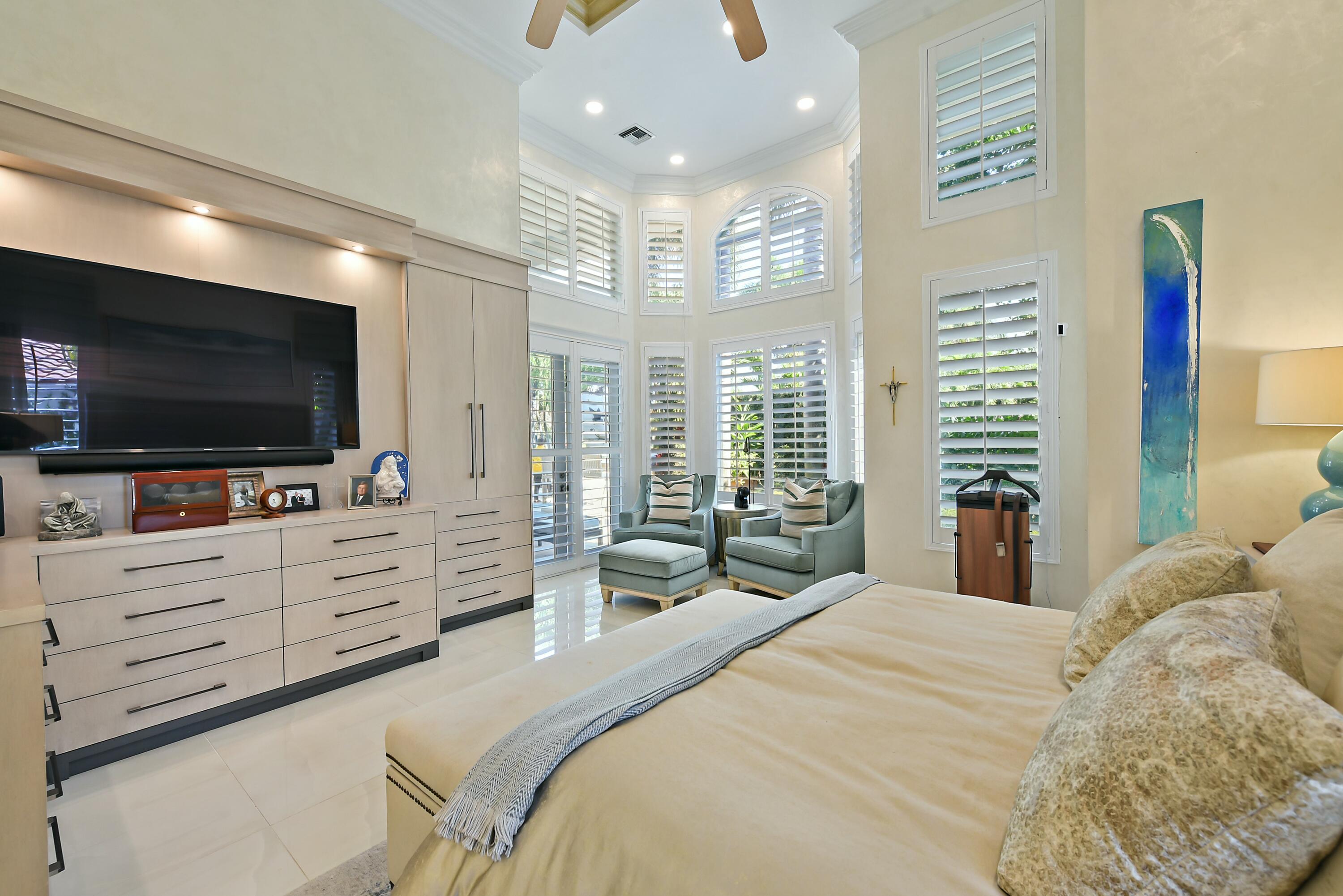 ROYAL PALM YACHT & COUNTRY CLUB - Residential