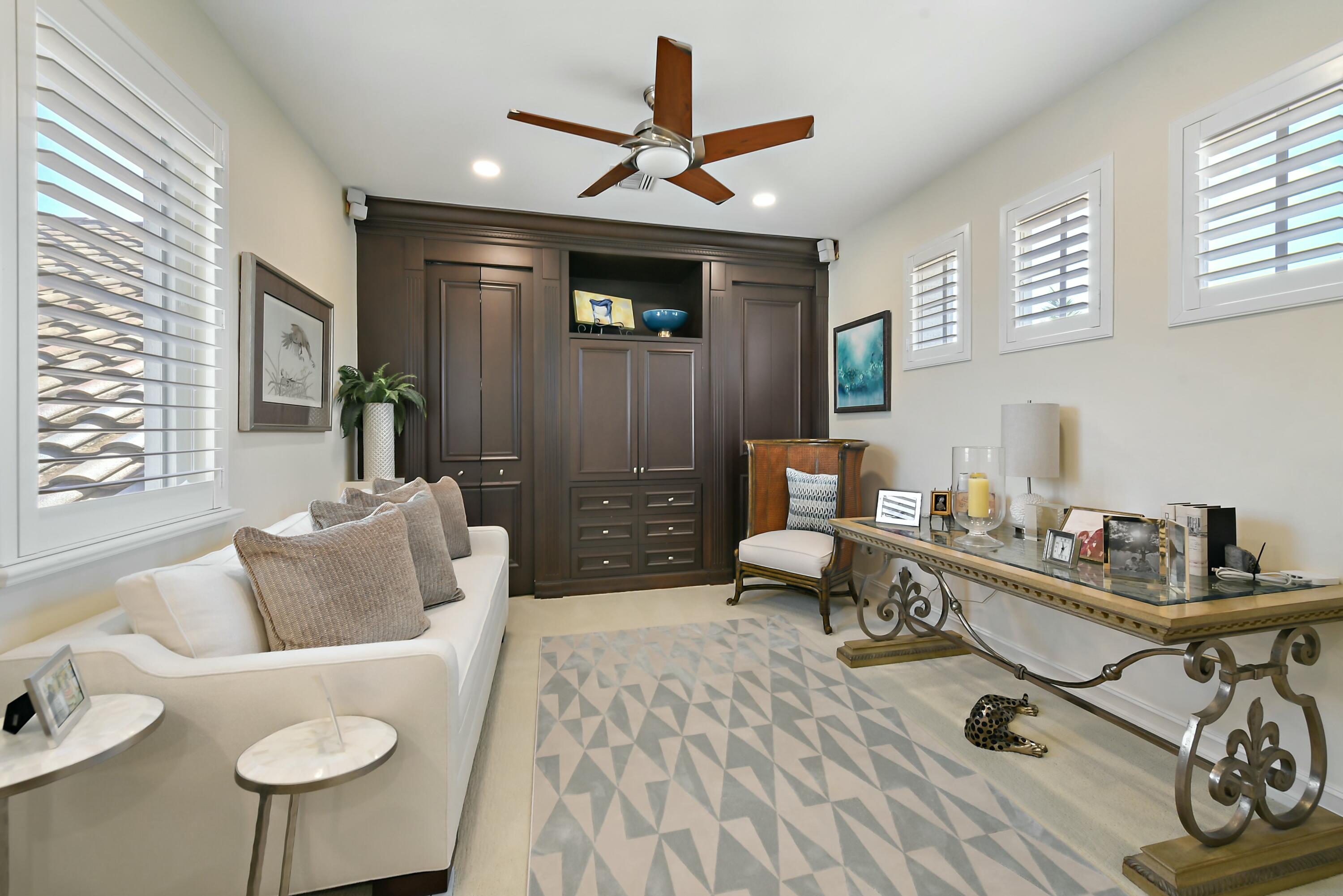 ROYAL PALM YACHT & COUNTRY CLUB - Residential