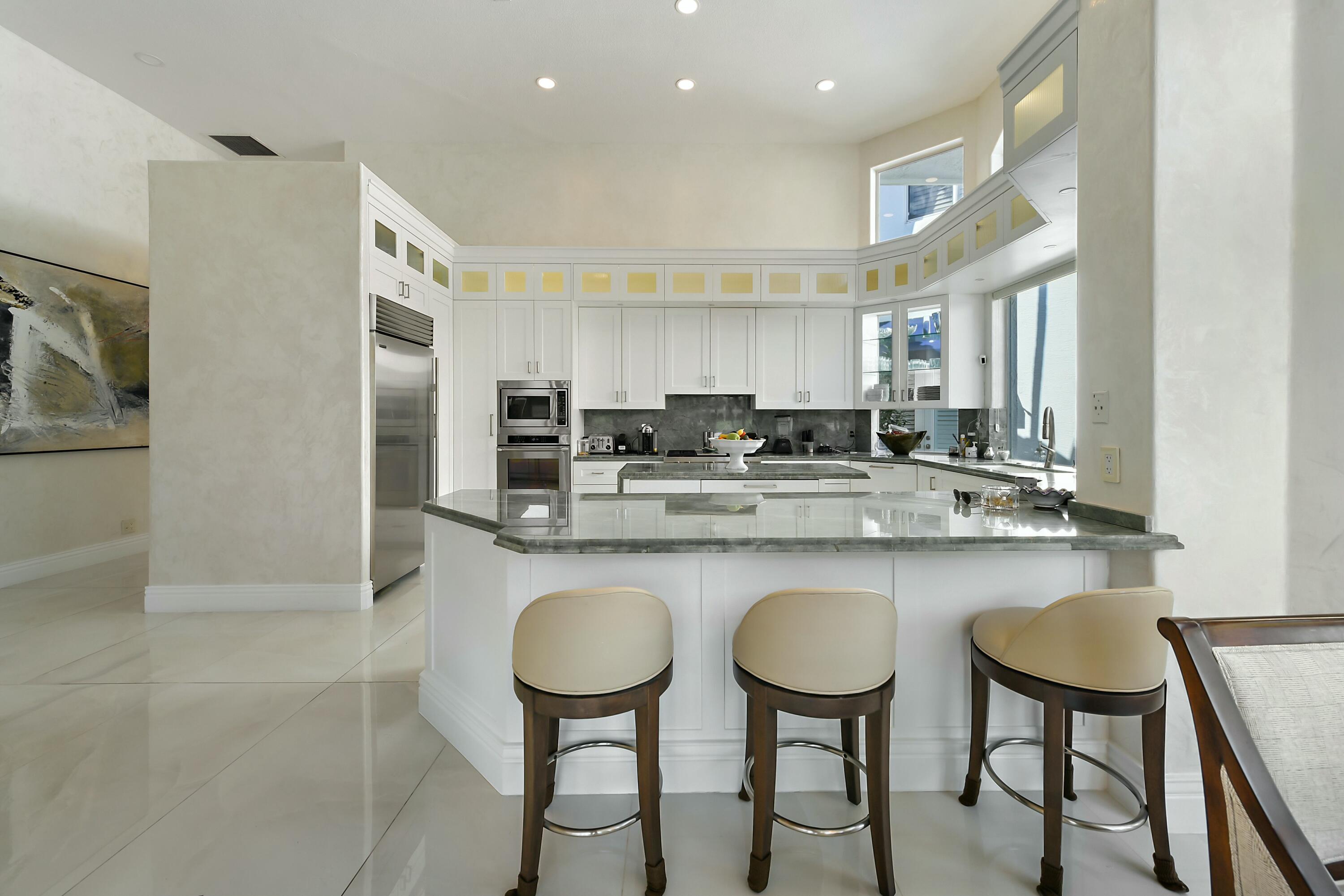 ROYAL PALM YACHT & COUNTRY CLUB - Residential