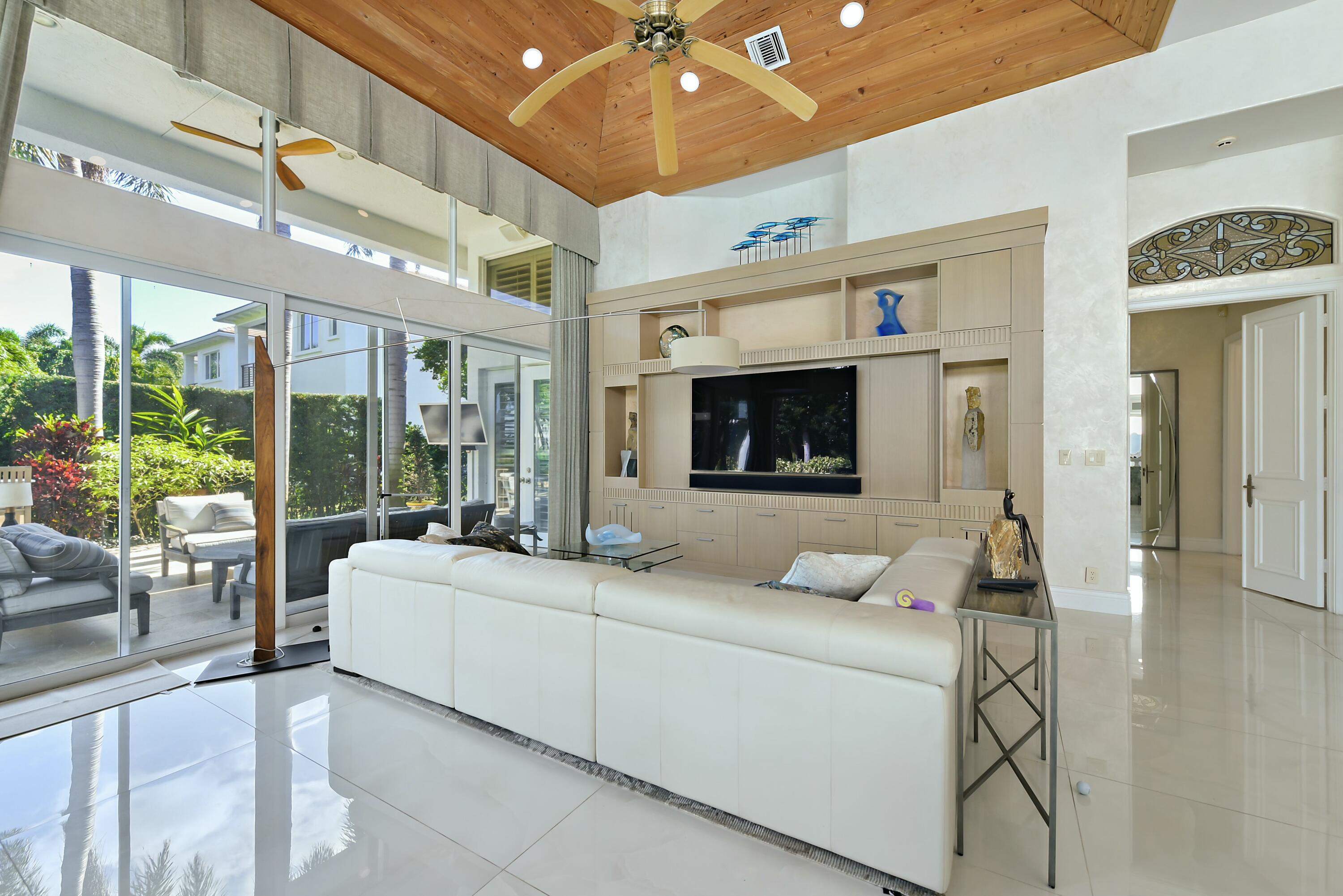 ROYAL PALM YACHT & COUNTRY CLUB - Residential
