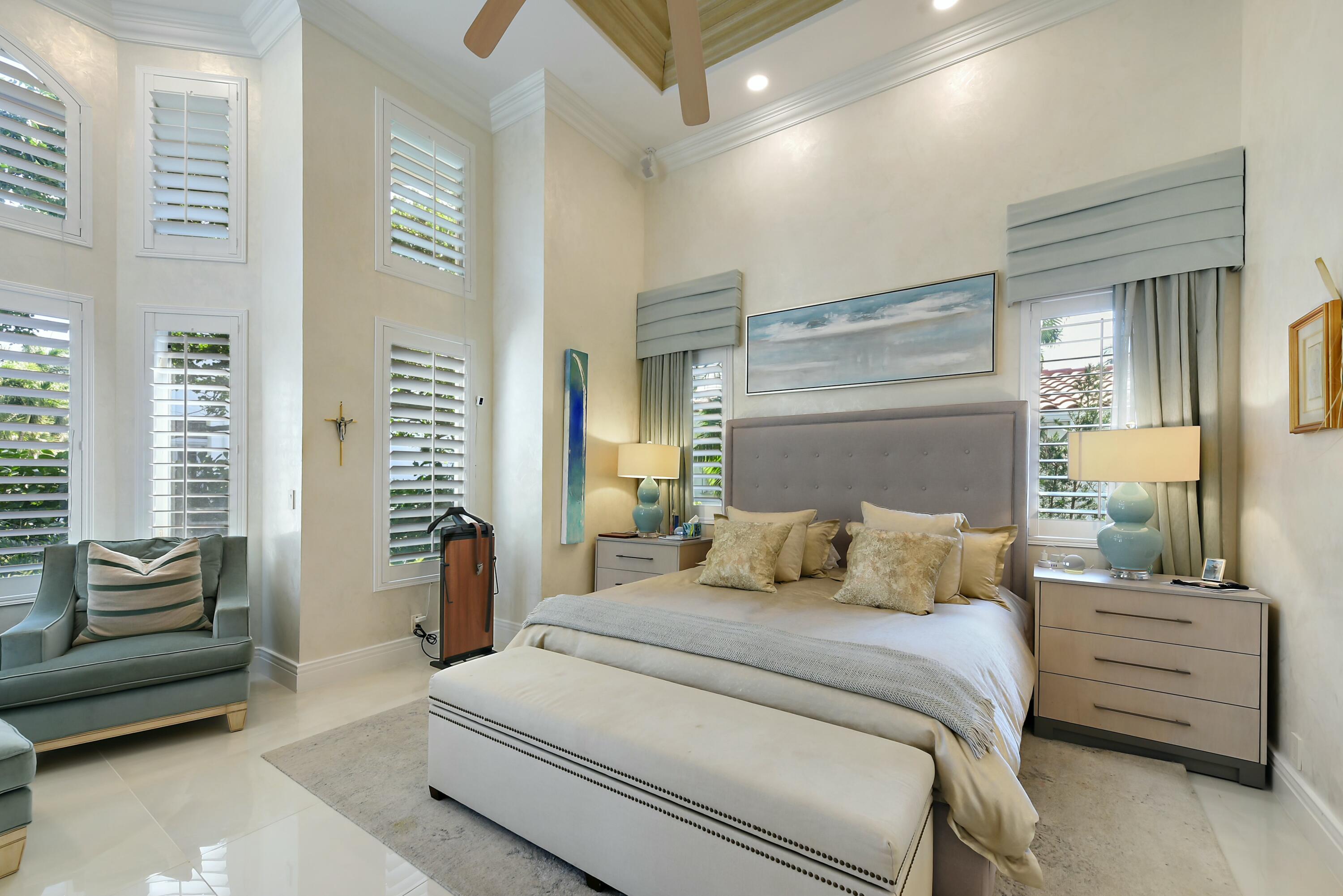 ROYAL PALM YACHT & COUNTRY CLUB - Residential