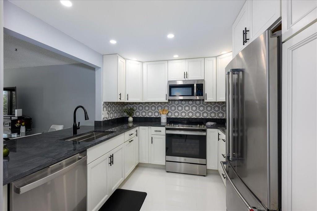 RIVER REACH CONDOMINIUM I - Residential