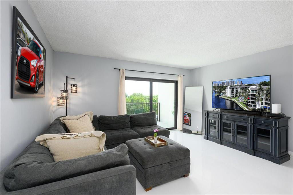 RIVER REACH CONDOMINIUM I - Residential
