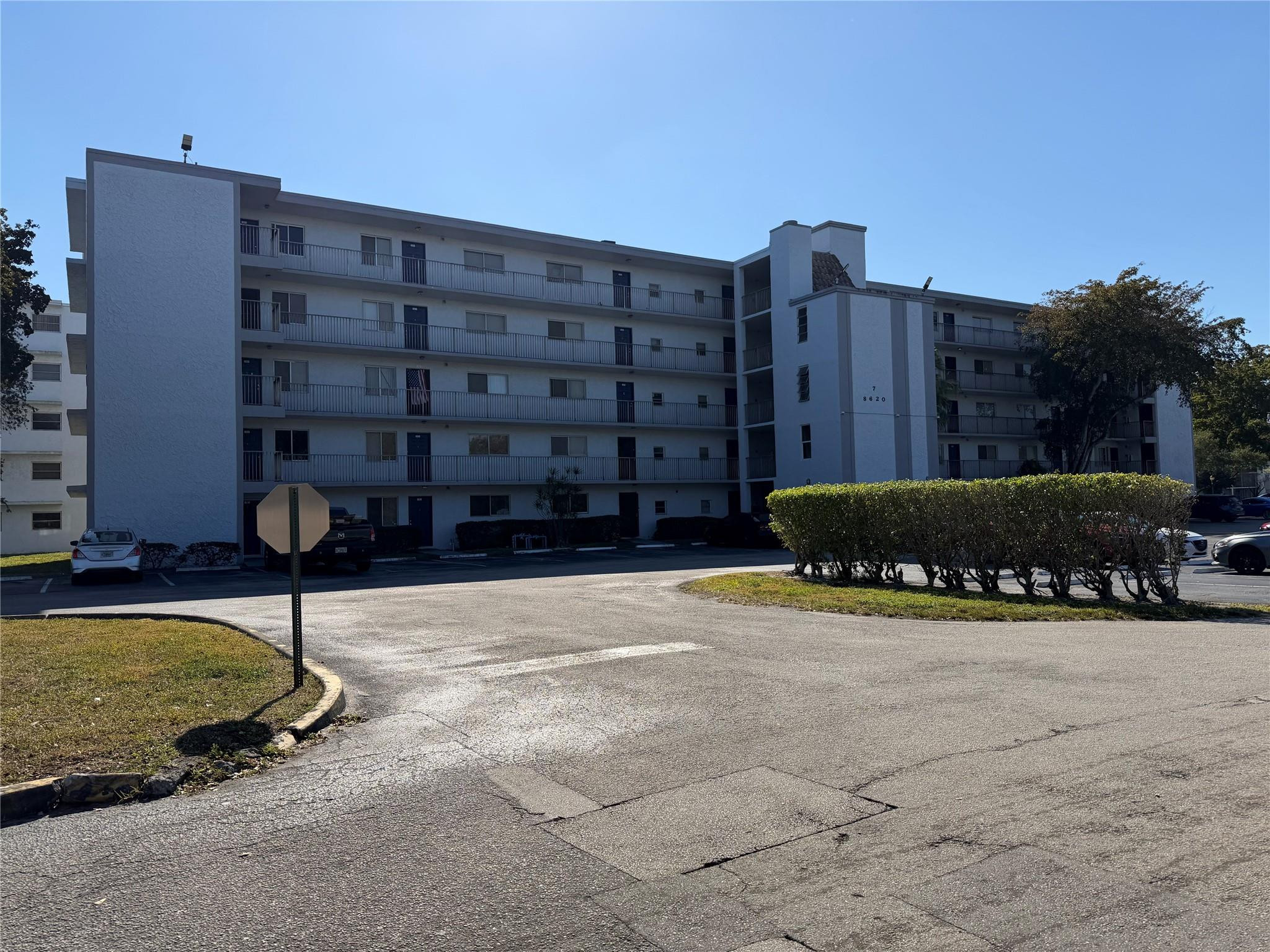 LAKESHORE AT UNIVERSITY - Residential