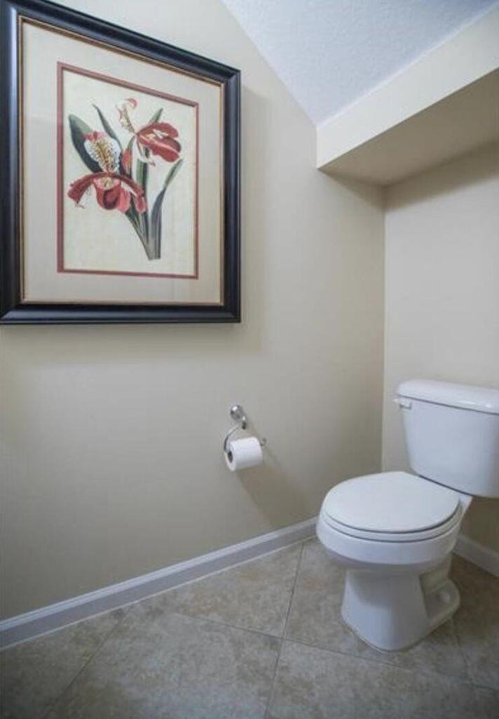 BLUE LAKE TOWNHOMES - Residential Lease
