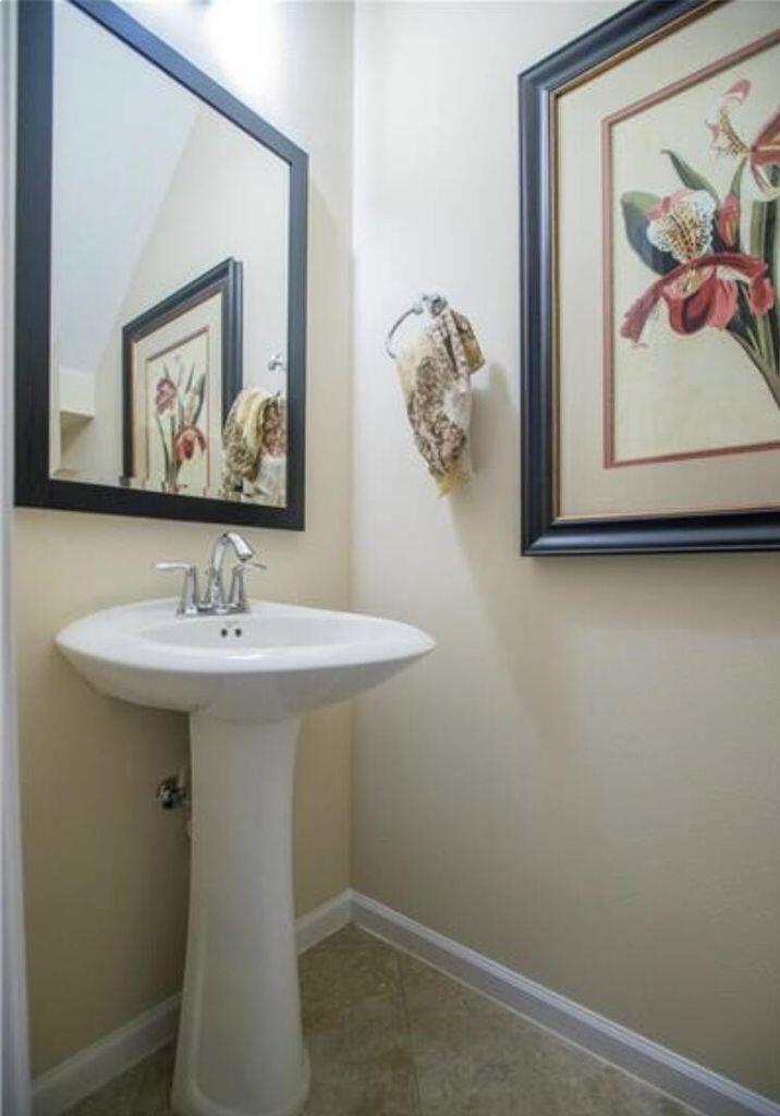 BLUE LAKE TOWNHOMES - Residential Lease