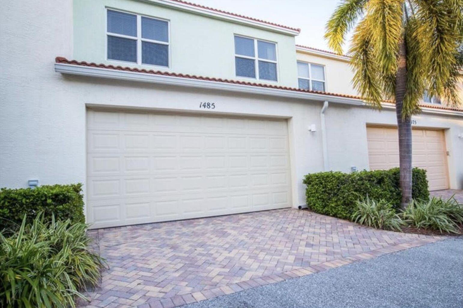 BLUE LAKE TOWNHOMES - Residential Lease