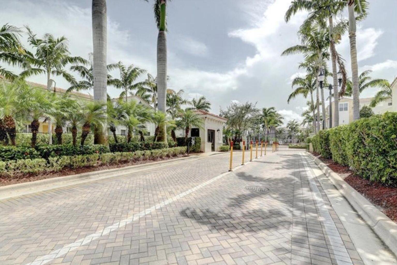 BLUE LAKE TOWNHOMES - Residential Lease