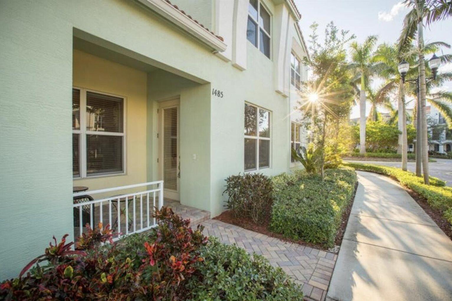 BLUE LAKE TOWNHOMES - Residential Lease