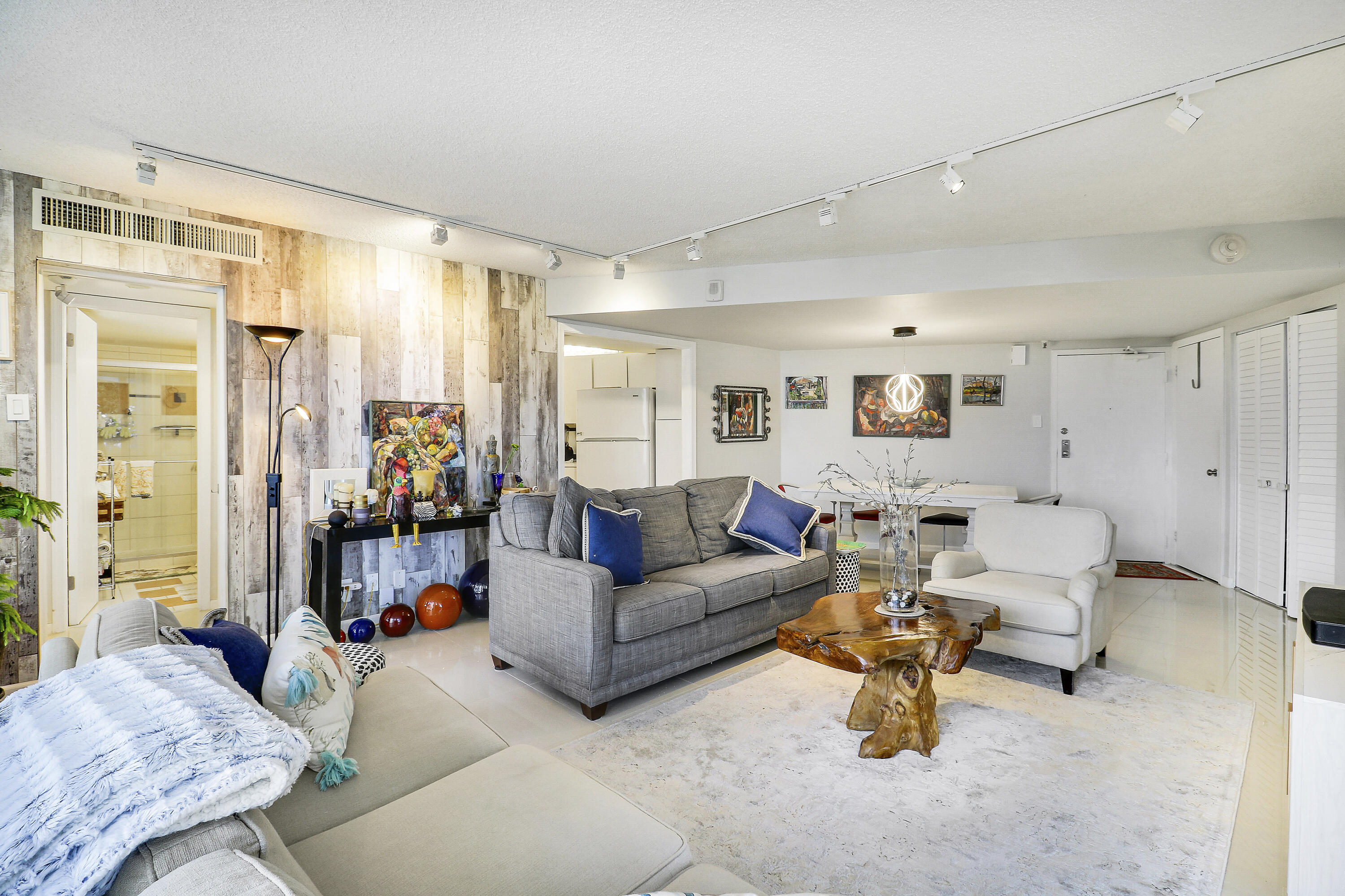 CONNEMARA CONDO - Residential