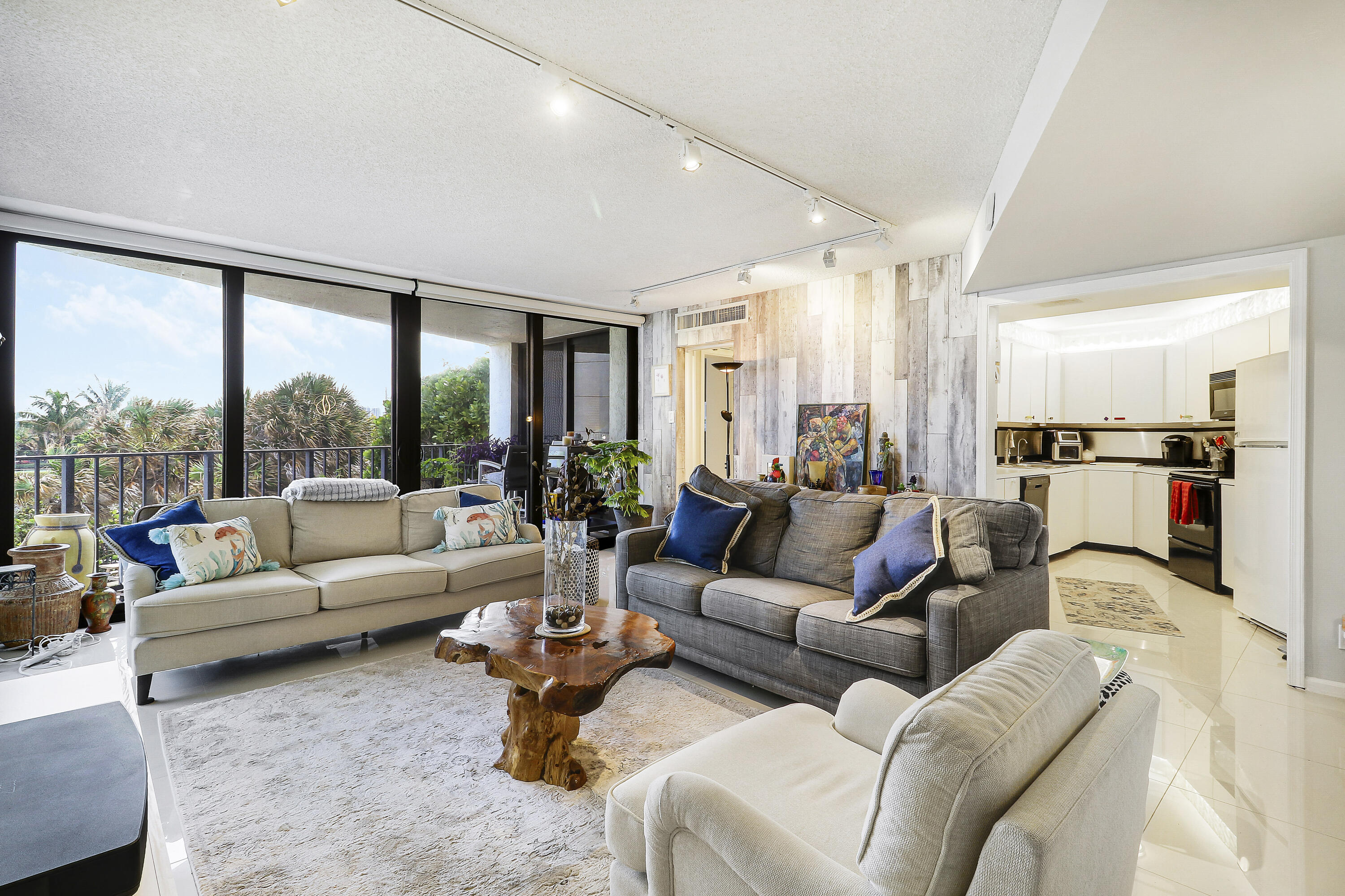 CONNEMARA CONDO - Residential