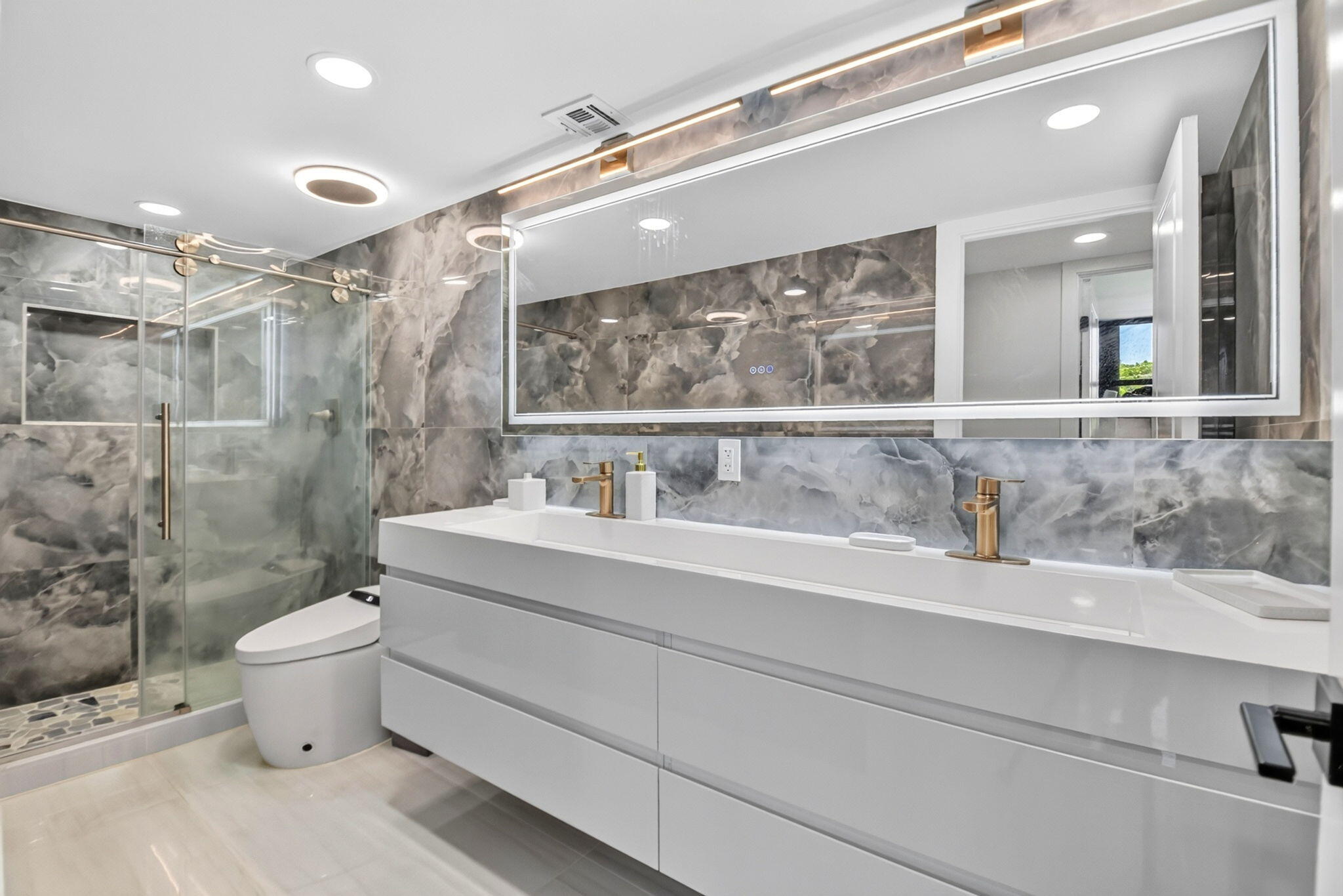 PALM BEACH HOUSE CONDO - Residential