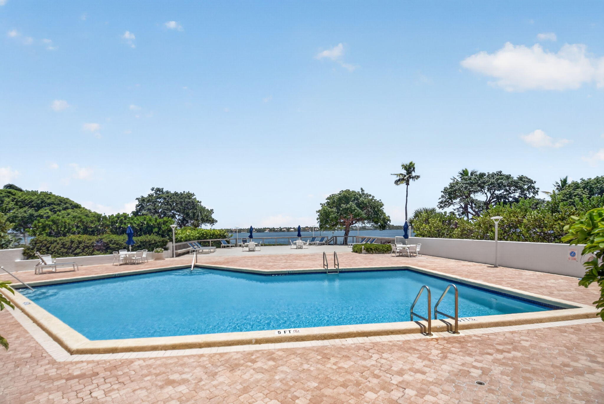 PALM BEACH HOUSE CONDO - Residential