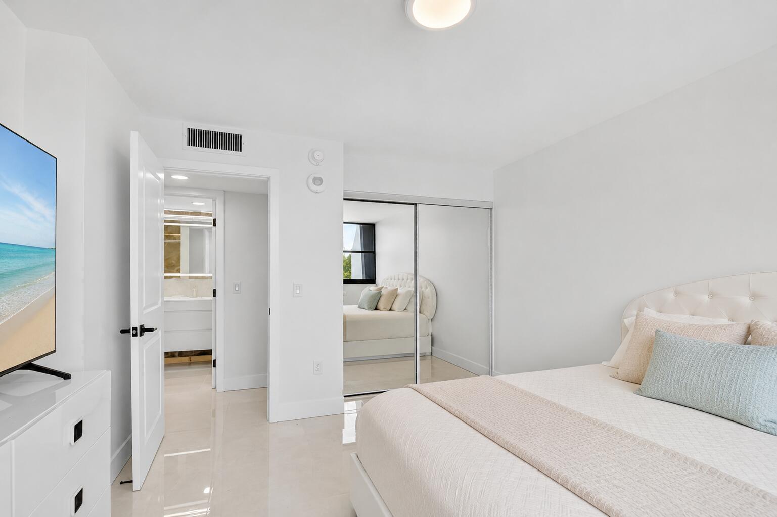 PALM BEACH HOUSE CONDO - Residential